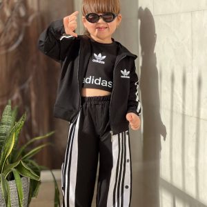 سه تیکه آدیداس